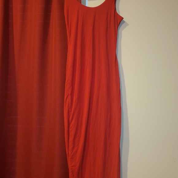 Your classic red dress - Picture 3 of 9